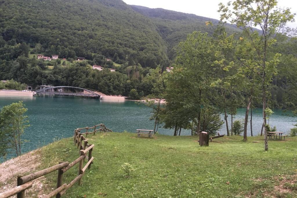 Casa A Schiera Fronte Lago Con Giardino 바르치스 외부 사진