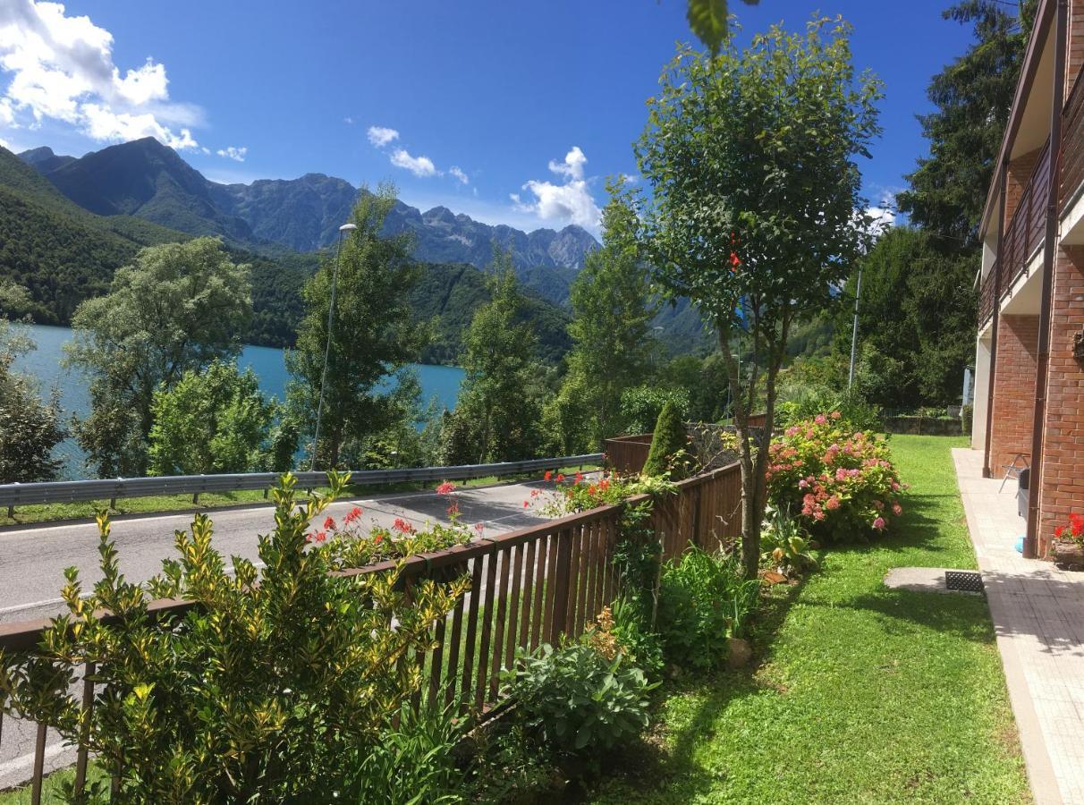 Casa A Schiera Fronte Lago Con Giardino 바르치스 외부 사진